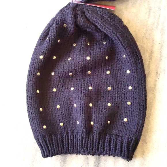 NWT. H&M Wool blended hat and gloves set with gold decorations. - Picture 2 of 3